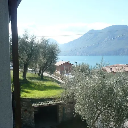 Michela Brenzone sul Garda